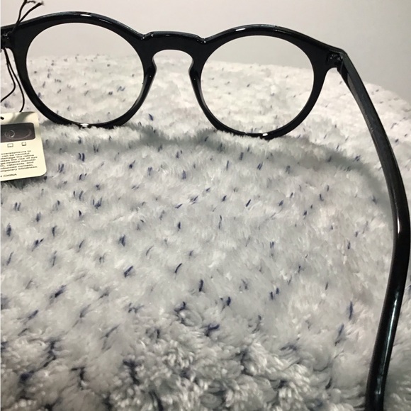 Glasses with clear lens - Picture 3 of 5